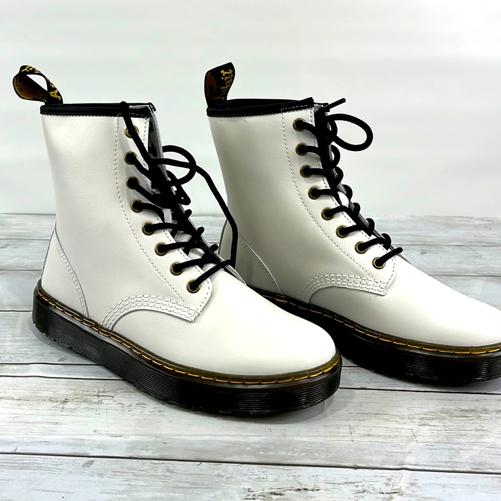 Dr. Martens Luana (White T Lamper) Women's Bouncing Boots, Size 8 US Brand New